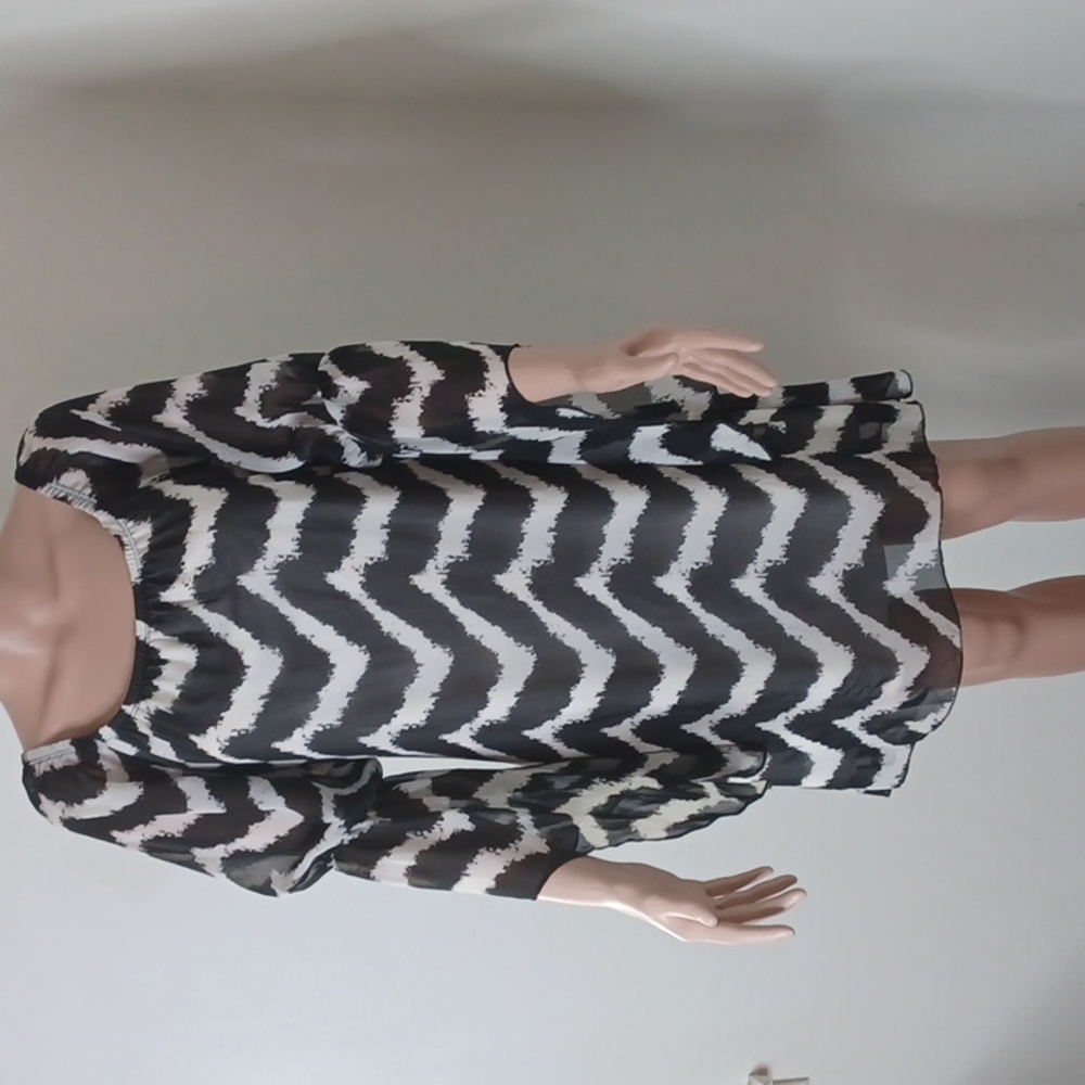 Yahada Womens Dress Medium Chevron Black/ White Trumpet Sleeve